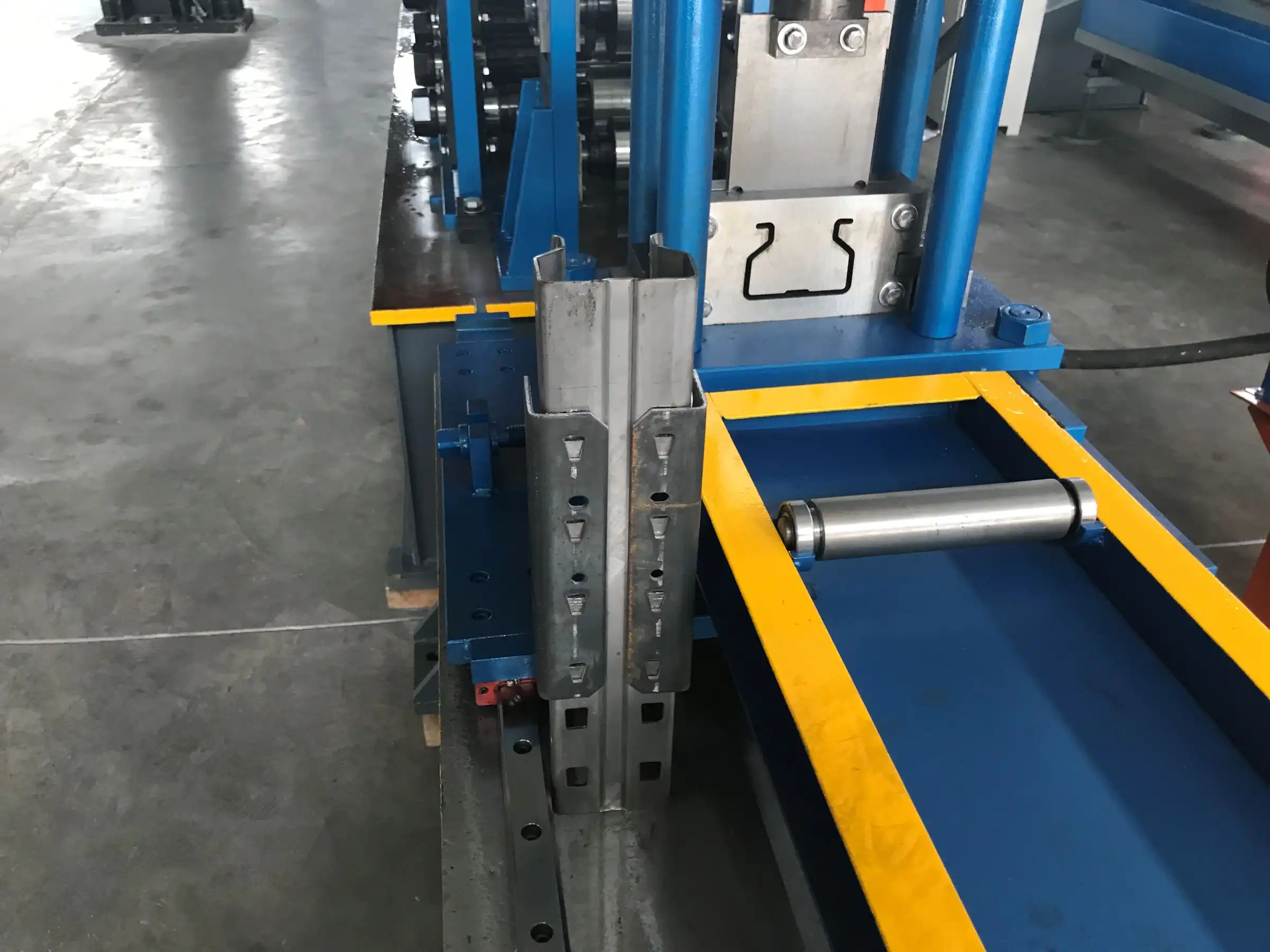 shelf panel roll forming machine shelf panel roll forming machine