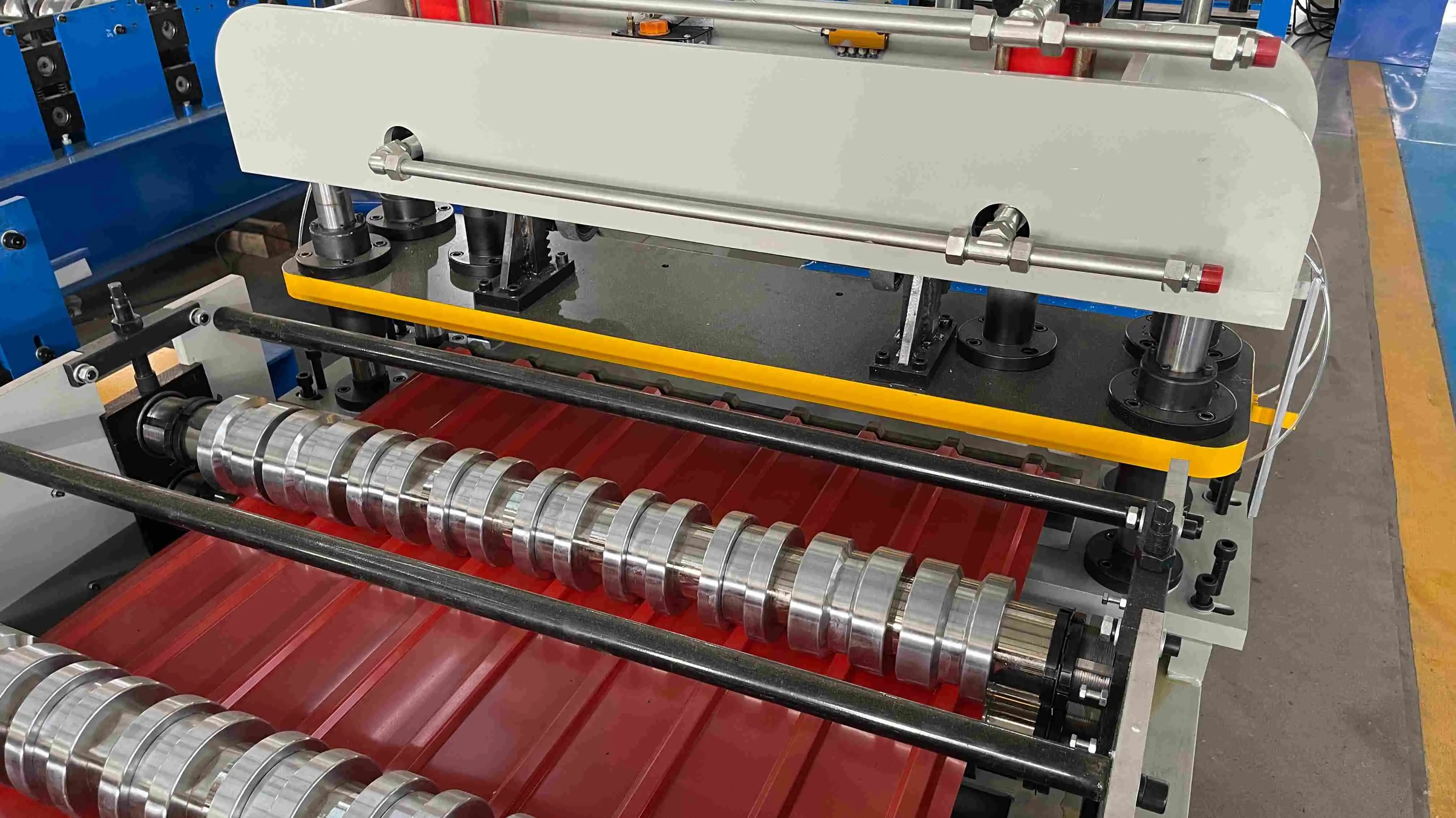 C10 trapezoidal roof sheet roll forming machine (1) C10 trapezoidal roof sheet roll forming machine (1)