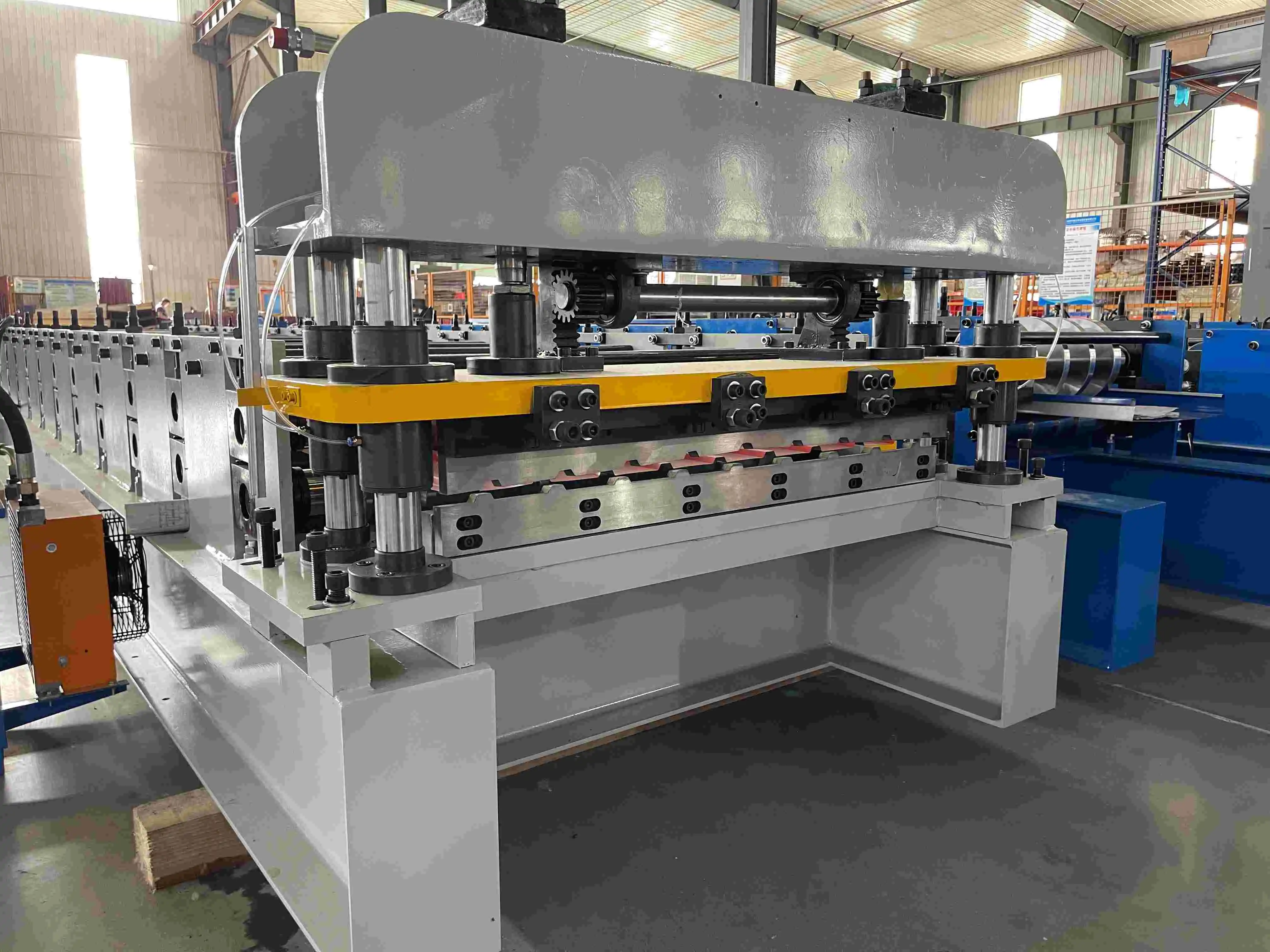C10 trapezoidal roof sheet roll forming machine C10 trapezoidal roof sheet roll forming machine
