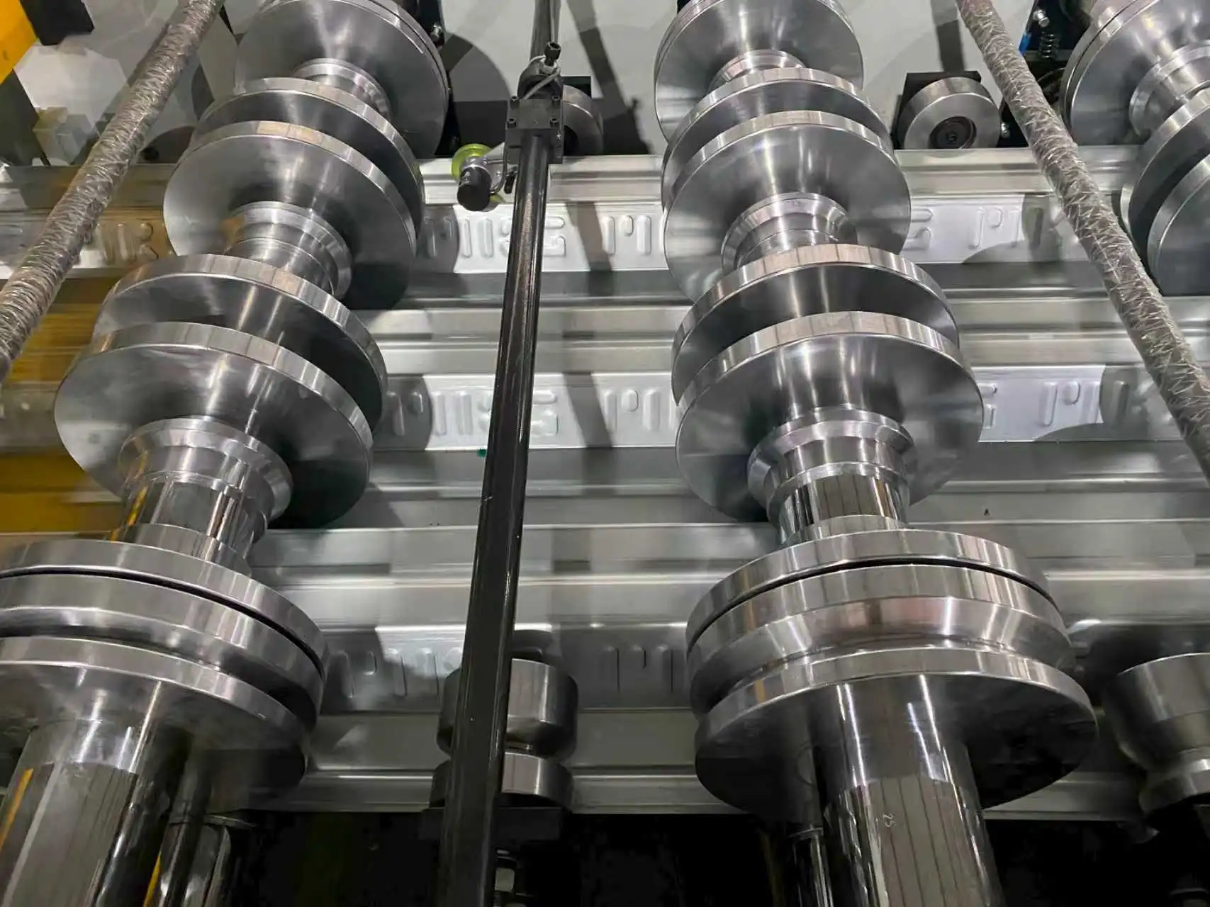 Metal Deck Roll Forming Machine