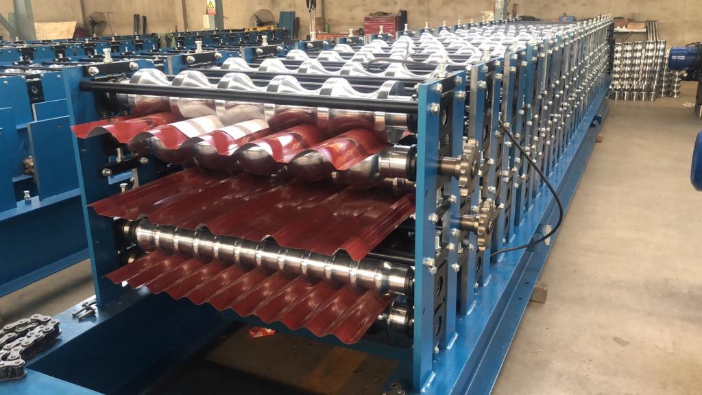 Triple layer roofing sheet machine