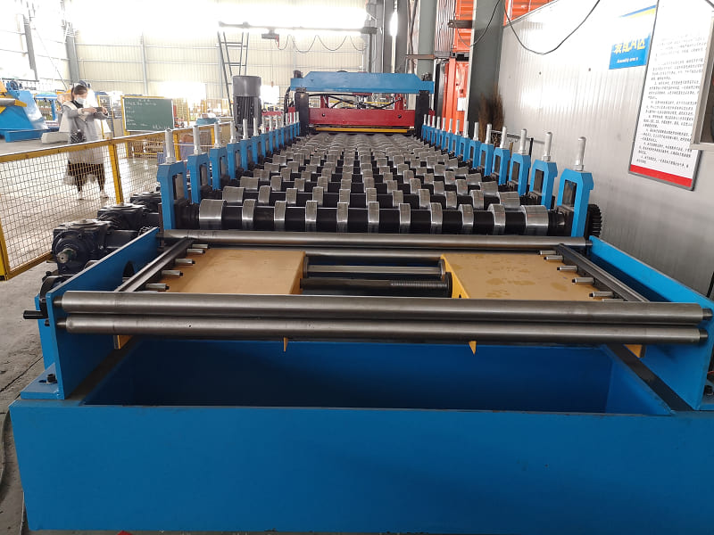 High speed glazed tile roll forming machine