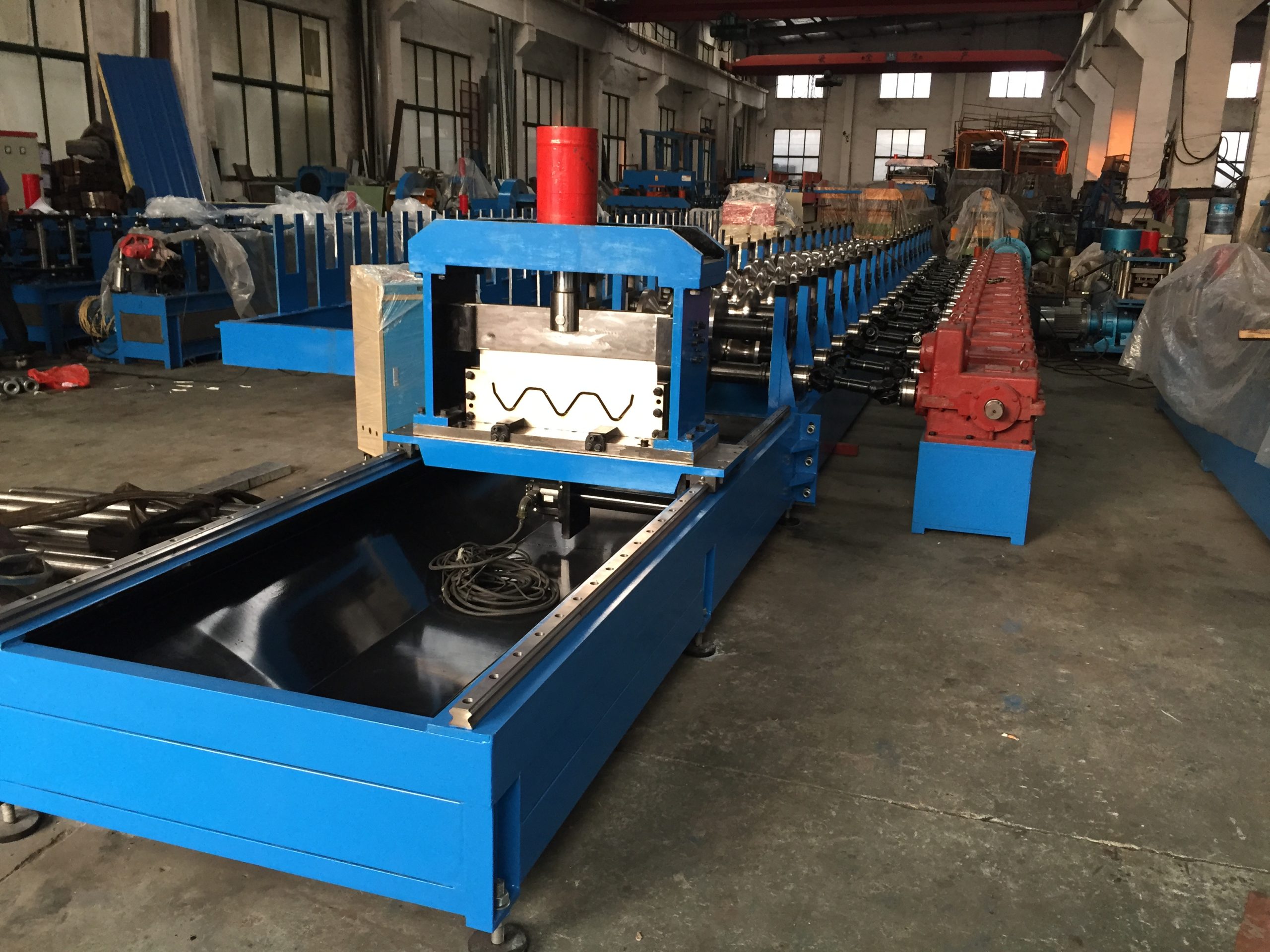 Highway guardrail rolling forming machine 